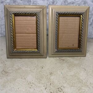 Deep Crackle Antique Vtg White Gold Gilt 7x9 Frame and 4x6 picture insert.